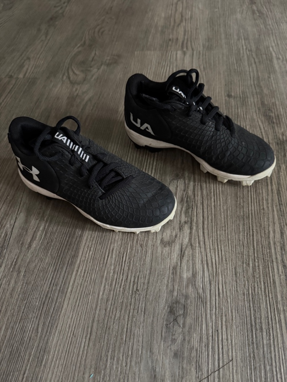 Under Armour Black and White Baseball Cleats